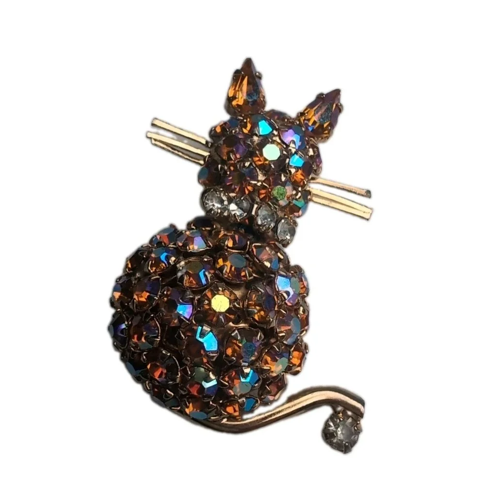 WARNER Cat Brooch Gold Tone Auroras Borealis Rhinestones Vintage Kitty Pin